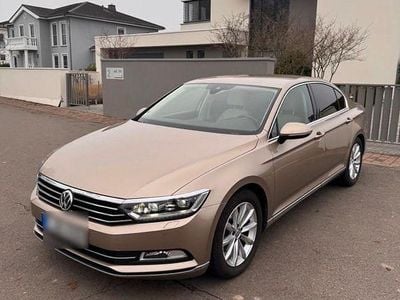 Gebraucht VW Passat Highline 150 PS (110 kW) 2017 Gold Limousine