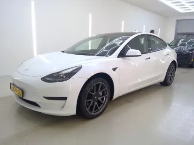 Gebraucht Tesla Model 3 Standard Range 225 kW (306 PS) 2021 Weiß Limousine