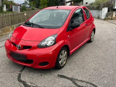 Gebraucht Toyota Aygo 68 PS (50 kW) 2010 Rot Kleinwagen