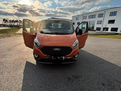 Gebraucht Ford Tourneo Active 185 PS (136 kW) 2021 Orange Van / Kleinbus