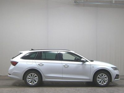 Gebraucht Skoda Octavia Tour 150 PS (110 kW) 2022 Moonweiss metallic Kombi