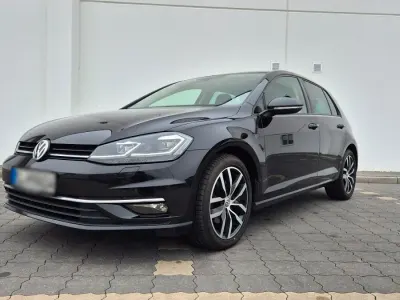 Second-hand VW Golf VII Comfortline 116 CP (85 kW) 2017 Negru Berlinǎ