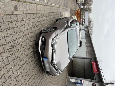 Beige Gebraucht 2016 Toyota Auris Kombi | 9.900 €