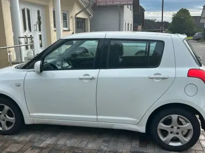 Gebraucht Suzuki Swift 92 PS (67 kW) 2009 Weiß Kleinwagen