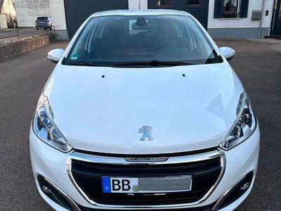 Gebraucht Peugeot 208 83 PS (61 kW) 2019 Weiß Kleinwagen