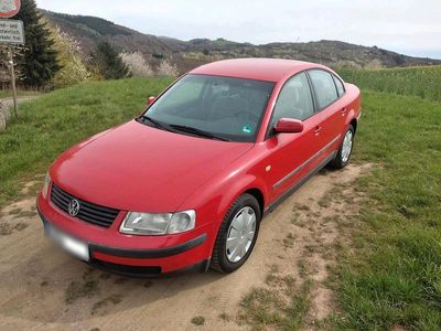 Gebraucht VW Passat 101 PS (74 kW) 1999 Rot Limousine