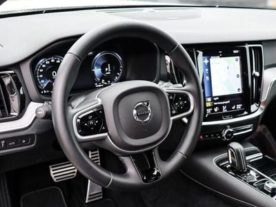 Gebraucht Volvo V60 R-Design 253 PS (186 kW) 2021 Weiß Kombi