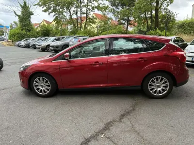 Gebraucht Ford Focus Titanium 101 PS (74 kW) 2012 Candyrot metallic Limousine