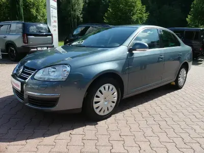 Gebraucht VW Jetta 102 PS (75 kW) 2006 Grün Limousine