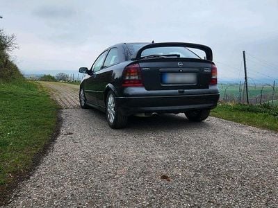 Usata Opel Astra OPC 198 CV (145 kW) 2003 Nero Utilitaria
