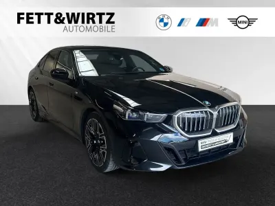 Gebraucht BMW 520 M Sport 197 PS (144 kW) 2025 Saphirschwarz metallic Limousine