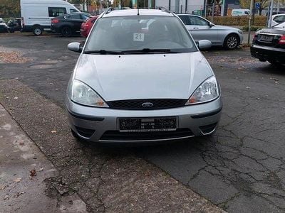 Silber Gebraucht 2004 Ford Focus Kombi | 1.999 €