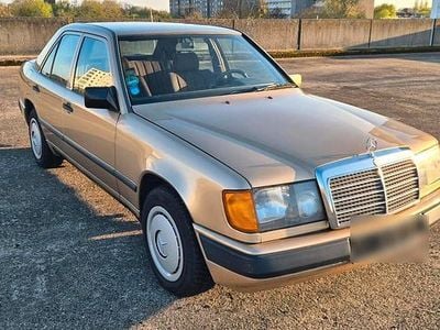 Gebraucht Mercedes 230 136 PS (100 kW) 1987 Gold Limousine