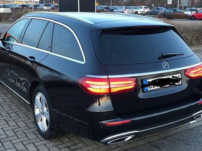 Second-hand Mercedes 220 194 CP (142 kW) 2017 Negru Berlinǎ