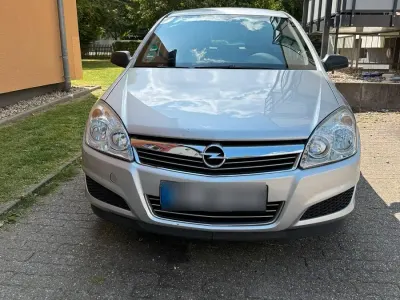 Gebraucht Opel Astra 116 PS (85 kW) 2009 Grau Limousine