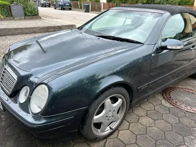 Gebraucht Mercedes CLK230 199 PS (146 kW) 1999 Schwarz Cabrio