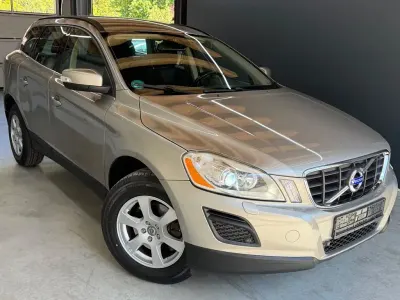 Używany Volvo XC60 Momentum 163 KM (119 kW) 2012 Złoty SUV
