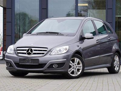 Usado Mercedes B200 140 HP (102 kW) 2011 Cinzento Monovolume