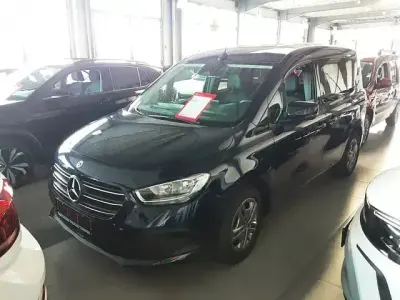 Używany Mercedes 180 116 KM (85 kW) 2023 Niebieski Sedan/Limuzyna