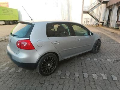Usata VW Golf V 105 CV (77 kW) 2007 Argento Berlina