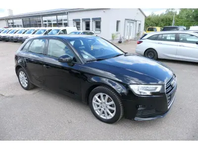 Gebraucht Audi A3 Sportback Comfort 116 PS (85 kW) 2020 Mythosschwarz (metallic) Kleinwagen