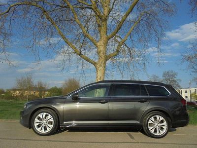 Usata VW Passat Business 200 CV (147 kW) 2022 Grigio Station wagon