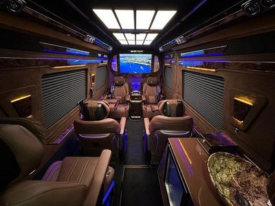 Schwarz Gebraucht 2024 Mercedes Sprinter Van | 215.990 €