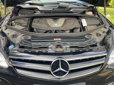 Mercedes R320