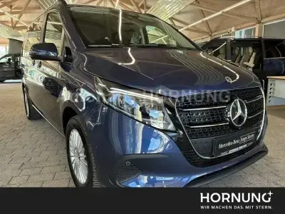 Gebraucht Mercedes V220 Style 163 PS (119 kW) 2025 Blau Van / Kleinbus