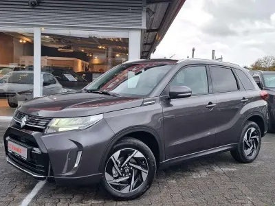 Neu Suzuki Vitara Comfort+ 116 PS (85 kW) 2025 Grau SUV