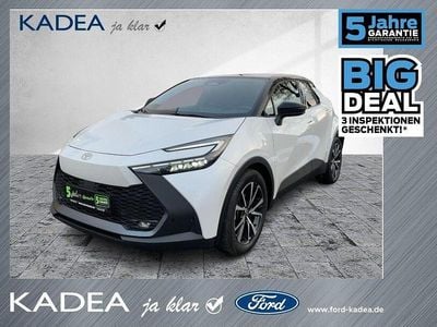 Neu Toyota C-HR Team 197 PS (144 kW) 2025 Platinum white pearl mc (089)/ SUV
