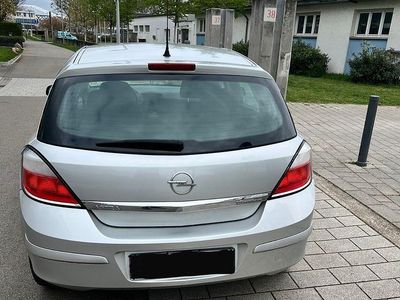 Gebraucht Opel Astra 105 PS (77 kW) 2006 Silber Limousine