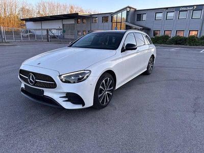 Gebraucht Mercedes E300 AMG line 306 PS (225 kW) 2022 Weiß Limousine