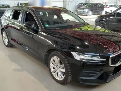 Gebraucht Volvo V60 Momentum 150 PS (110 kW) 2019 Schwarz Kombi