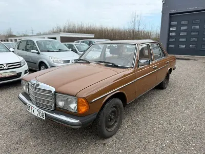 Gebraucht Mercedes 240 72 PS (52 kW) 1982 Braun Limousine