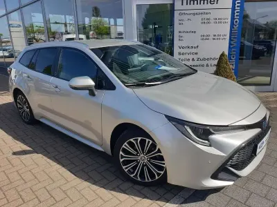 Gebraucht Toyota Corolla Team 98 PS (72 kW) 2022 Precious silver Kombi