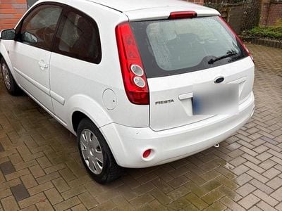 Gebraucht Ford Fiesta 60 PS (44 kW) 2007 Weiß Kleinwagen