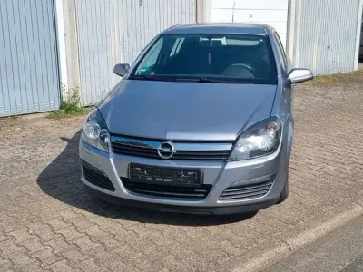 Gebraucht Opel Astra GTC 90 PS (66 kW) 2006 Silber Limousine