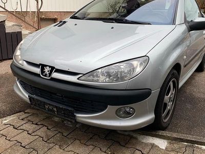 Gebraucht Peugeot 206 CC 109 PS (80 kW) 2002 Silber Cabrio