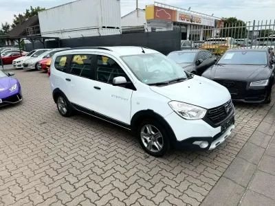 Gebraucht Dacia Lodgy Stepway 131 PS (96 kW) 2020 Weiß Van / Kleinbus