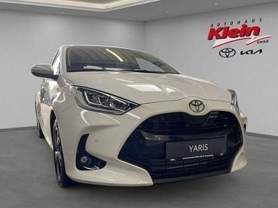 Neu Toyota Yaris Hybrid Comfort 117 PS (86 kW) 2025 Weiß Limousine