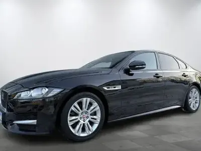 Gebraucht Jaguar XF R-Sport 180 PS (132 kW) 2016 Santorini black Limousine