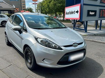 Silber Gebraucht 2010 Ford Fiesta Kleinwagen | 2.900 €