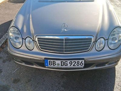 Beige Gebraucht 2005 Mercedes E200 Classic Limousine | 4.900 € (Fairer Preis)