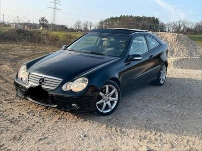 Gebraucht Mercedes C220 149 PS (109 kW) 2004 Schwarz Coupé