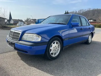 Gebraucht Mercedes C180 122 PS (89 kW) 1996 Blau Limousine