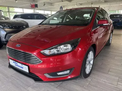 Gebraucht Ford Focus Titanium 125 PS (91 kW) 2017 Candyrot Limousine