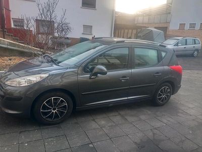 Grau Gebraucht 2008 Peugeot 207 Kombi | 2.100 €