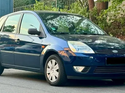 Gebraucht Ford Fiesta 80 PS (58 kW) 2005 Blau Kleinwagen