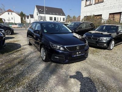 Gebraucht Peugeot 308 Active 131 PS (96 kW) 2019 Farbe encreblau Kombi